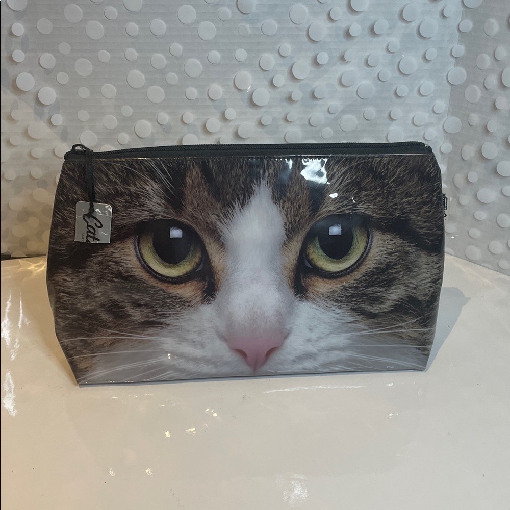 Catseye Tabby Cat 🐈waterproof zipped wash bag